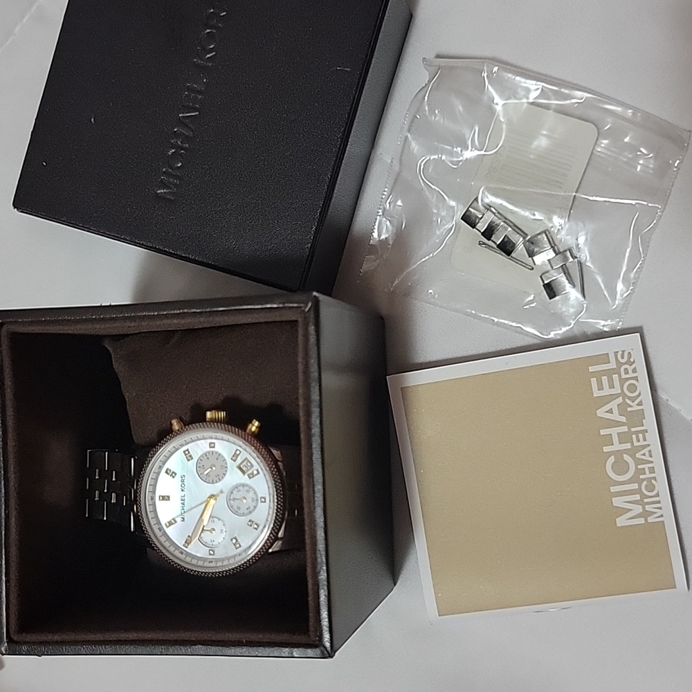 Michael Kors Watch - Picture 7 of 12